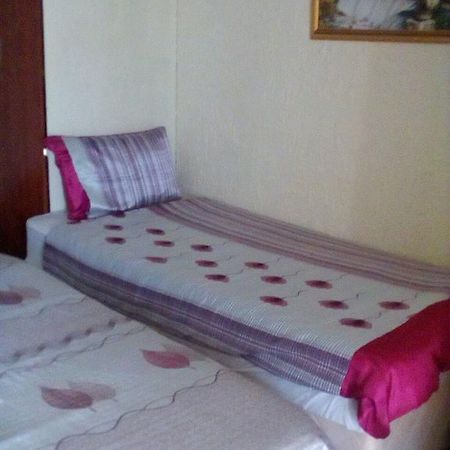 Guest House Macauly Johannesburg Exterior photo
