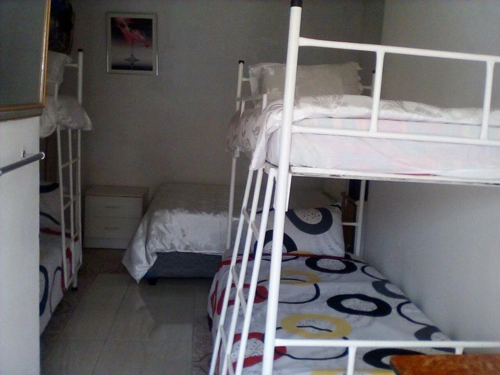 Guest House Macauly Johannesburg Exterior photo